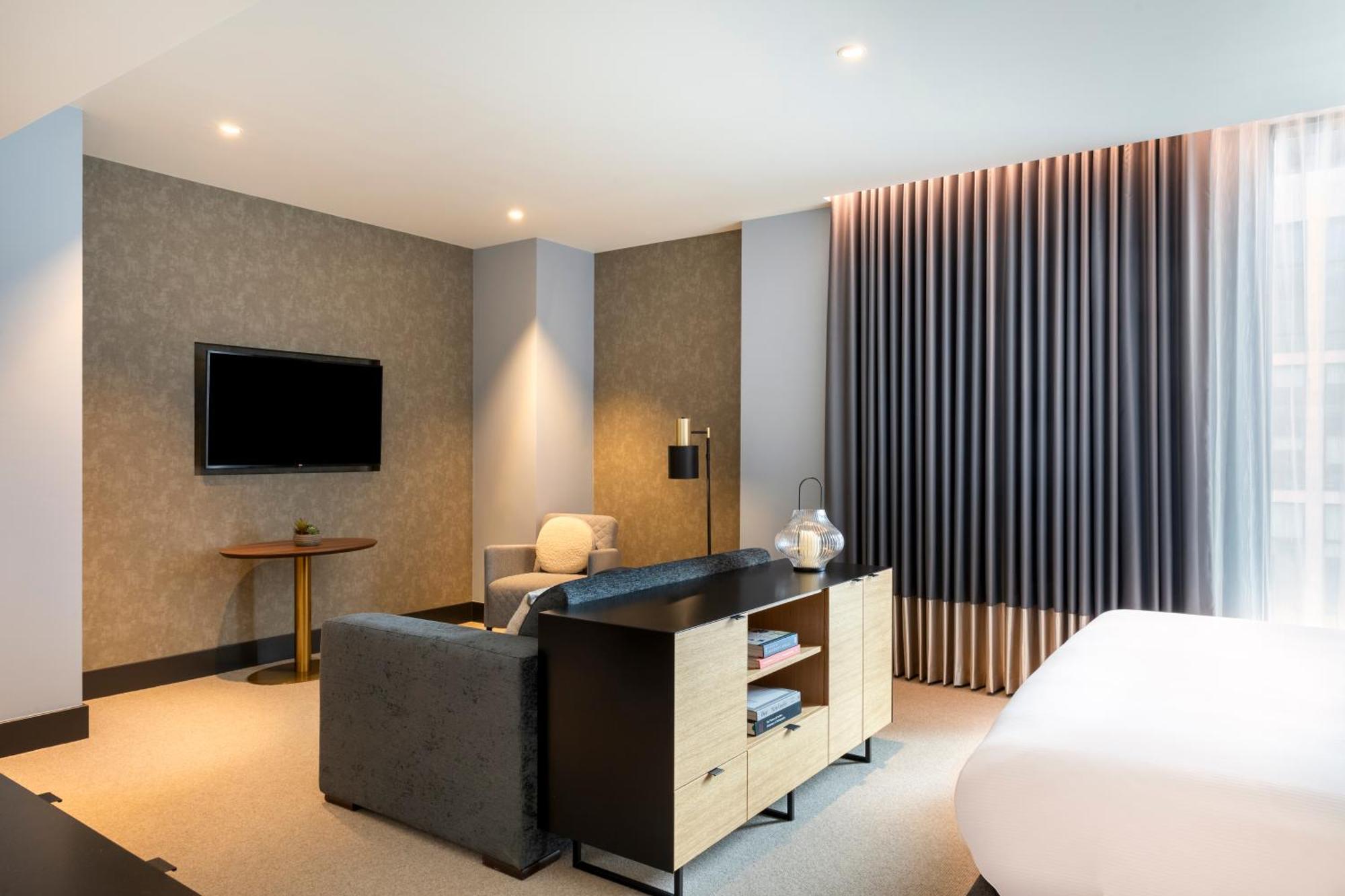 Hilton Woking Hotel Buitenkant foto