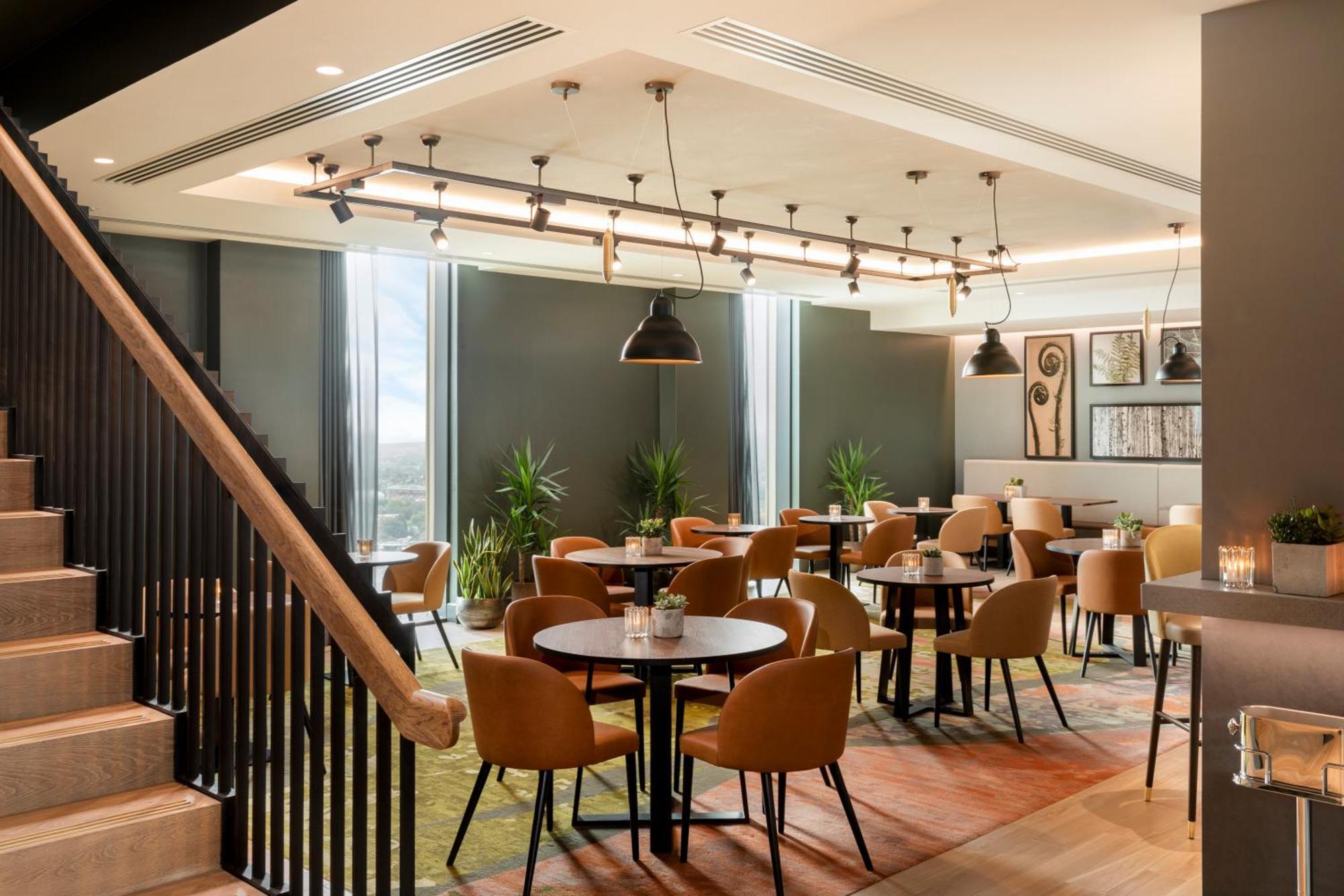 Hilton Woking Hotel Buitenkant foto