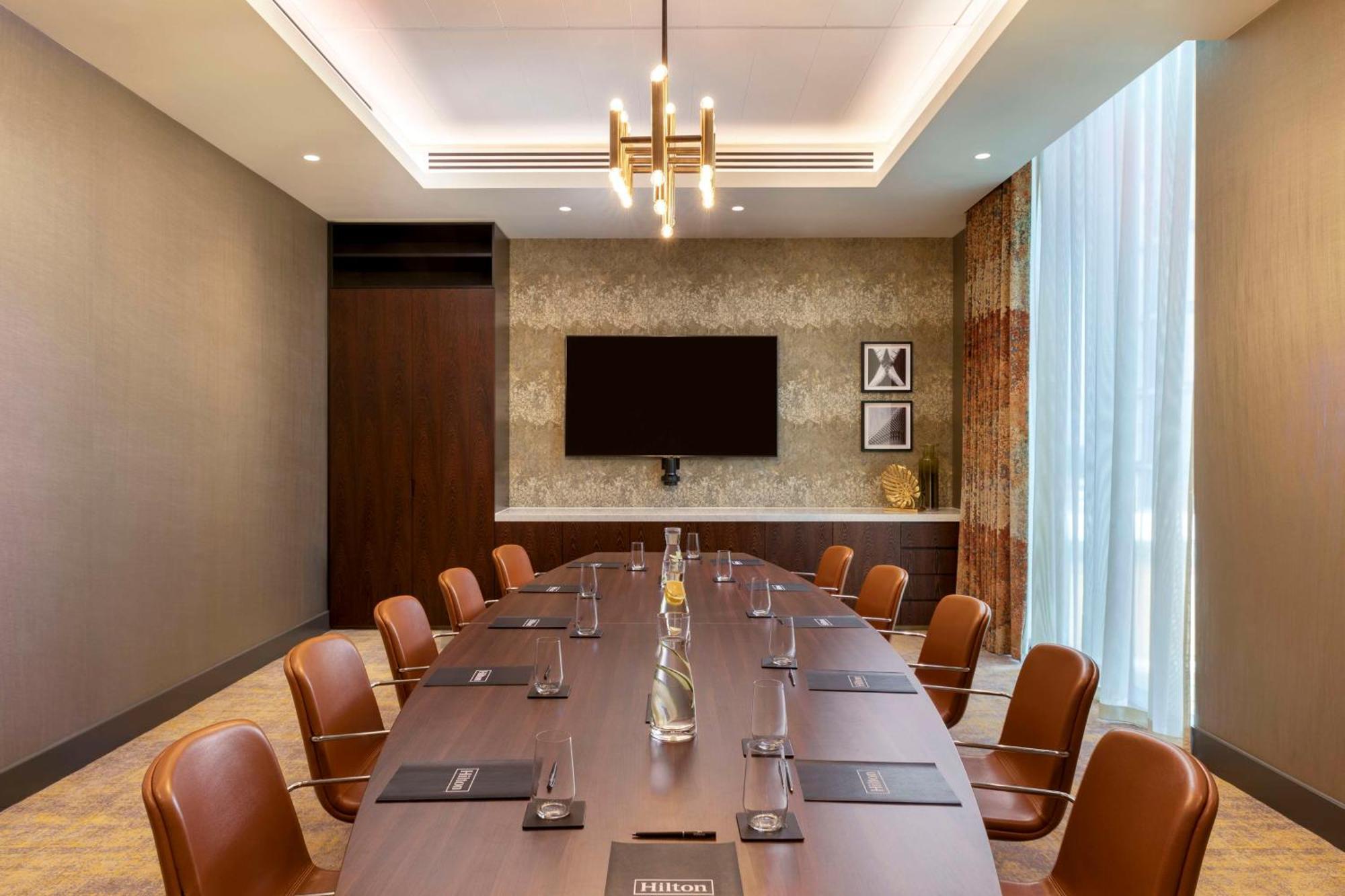 Hilton Woking Hotel Buitenkant foto