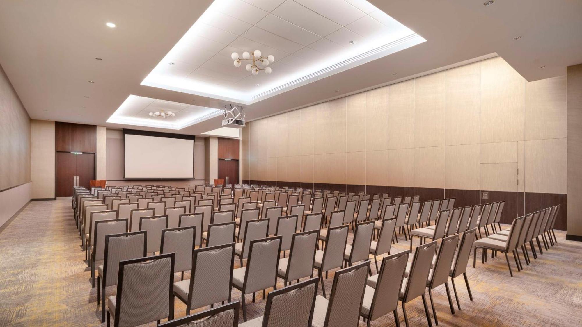 Hilton Woking Hotel Buitenkant foto