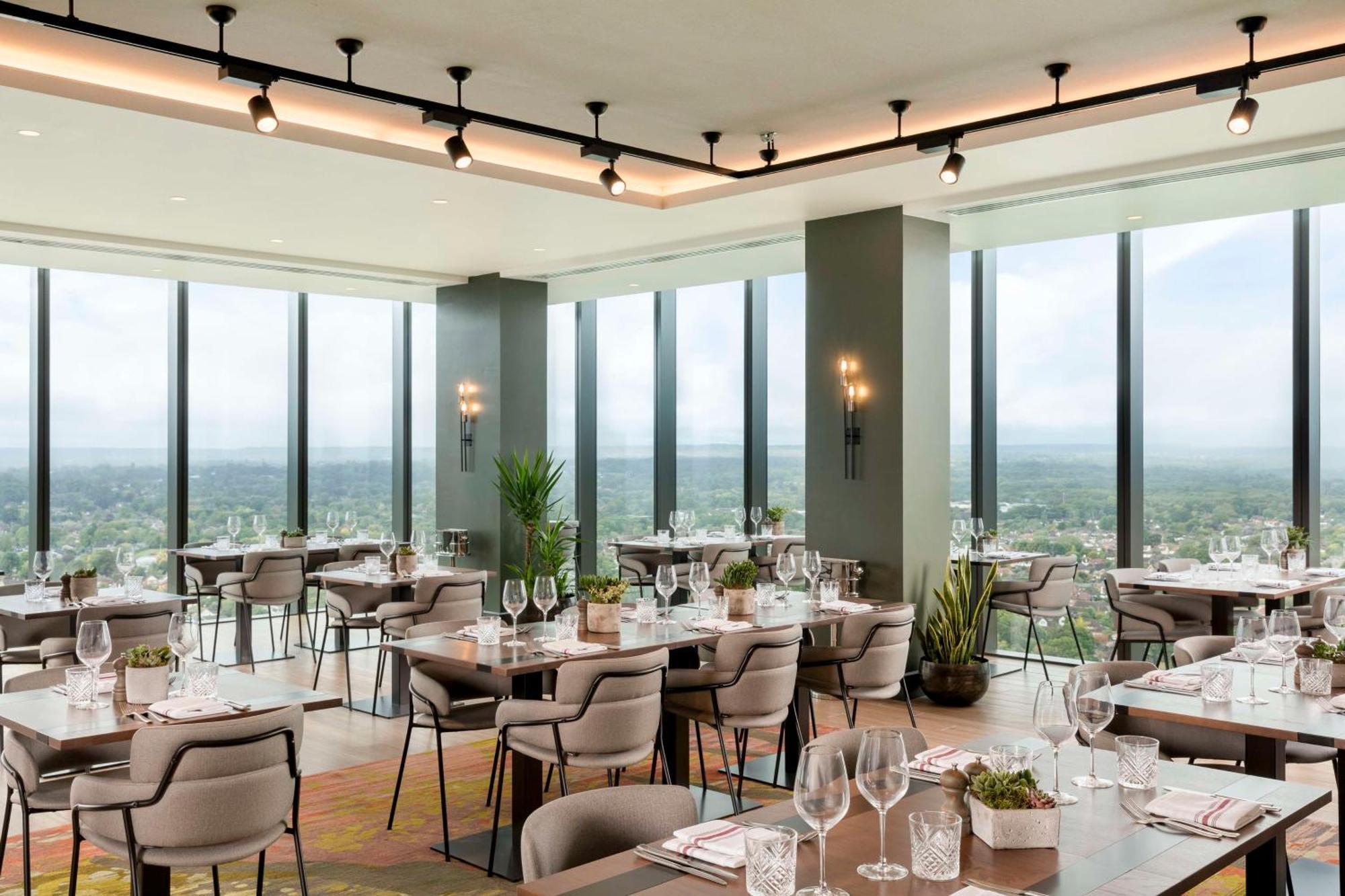 Hilton Woking Hotel Buitenkant foto