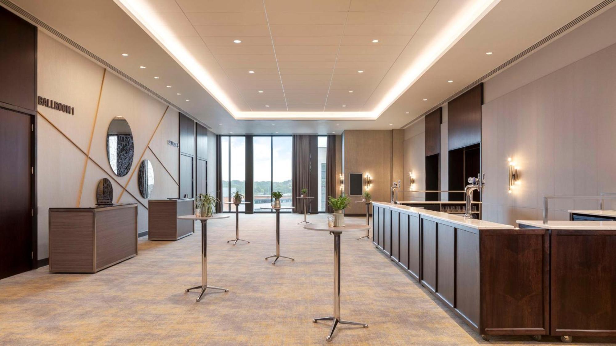 Hilton Woking Hotel Buitenkant foto