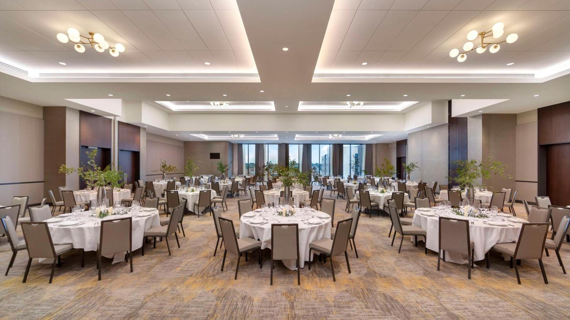 Hilton Woking Hotel Buitenkant foto