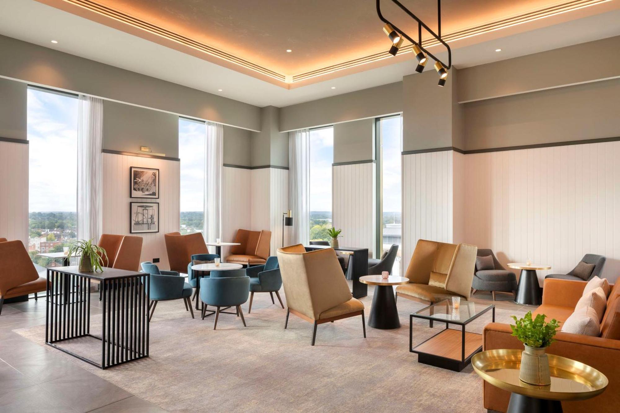 Hilton Woking Hotel Buitenkant foto
