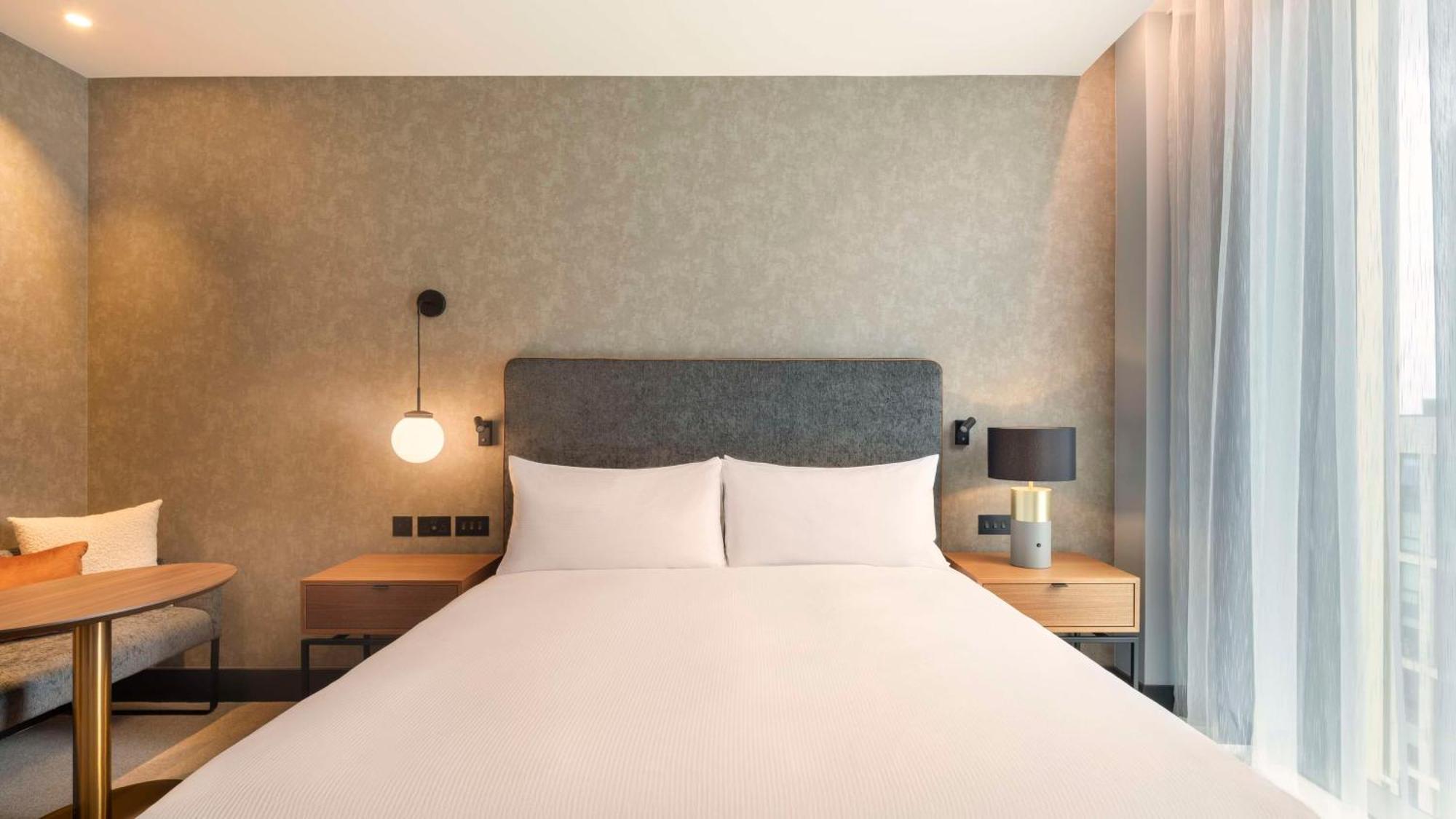 Hilton Woking Hotel Buitenkant foto