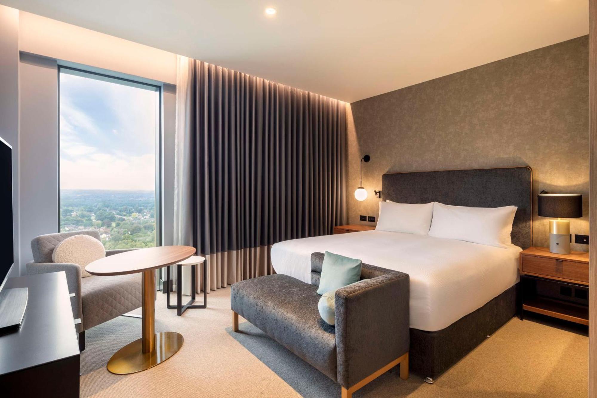 Hilton Woking Hotel Buitenkant foto