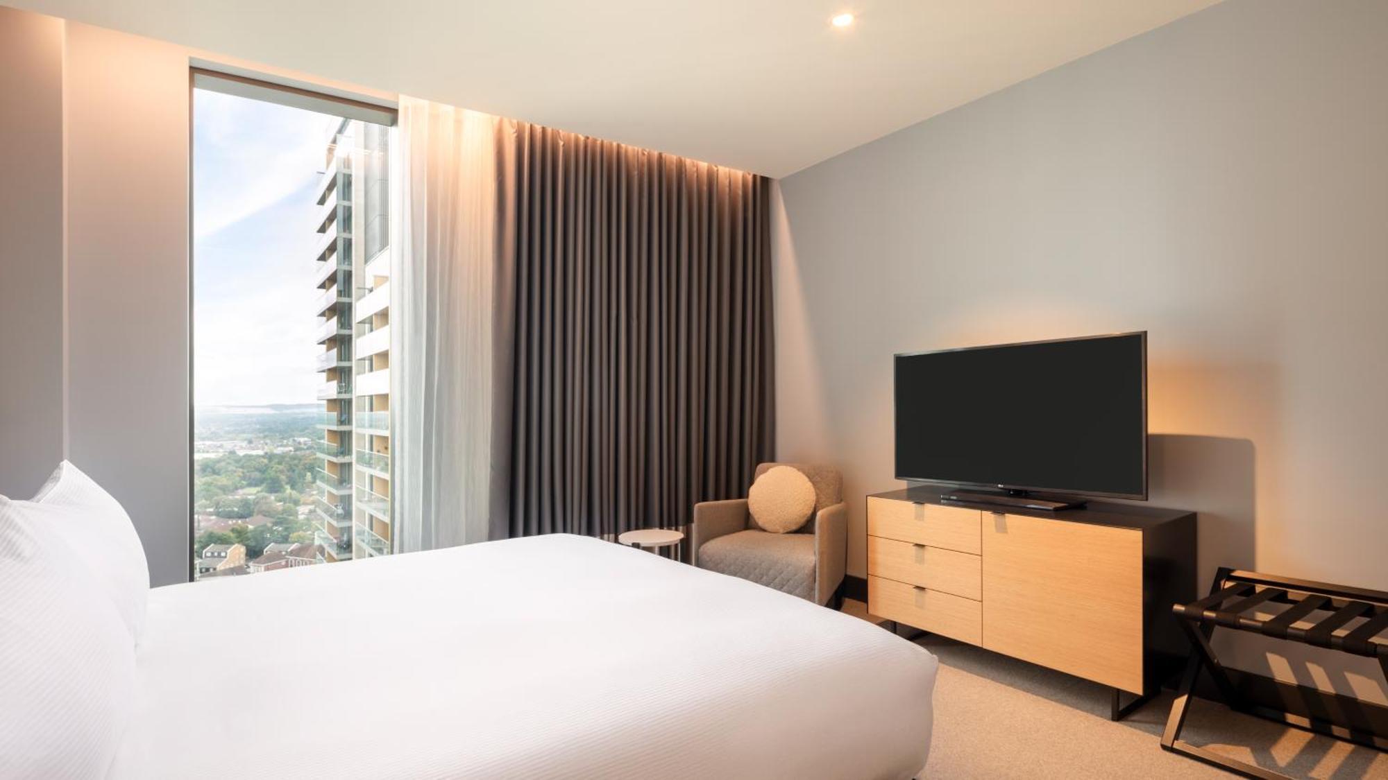 Hilton Woking Hotel Buitenkant foto