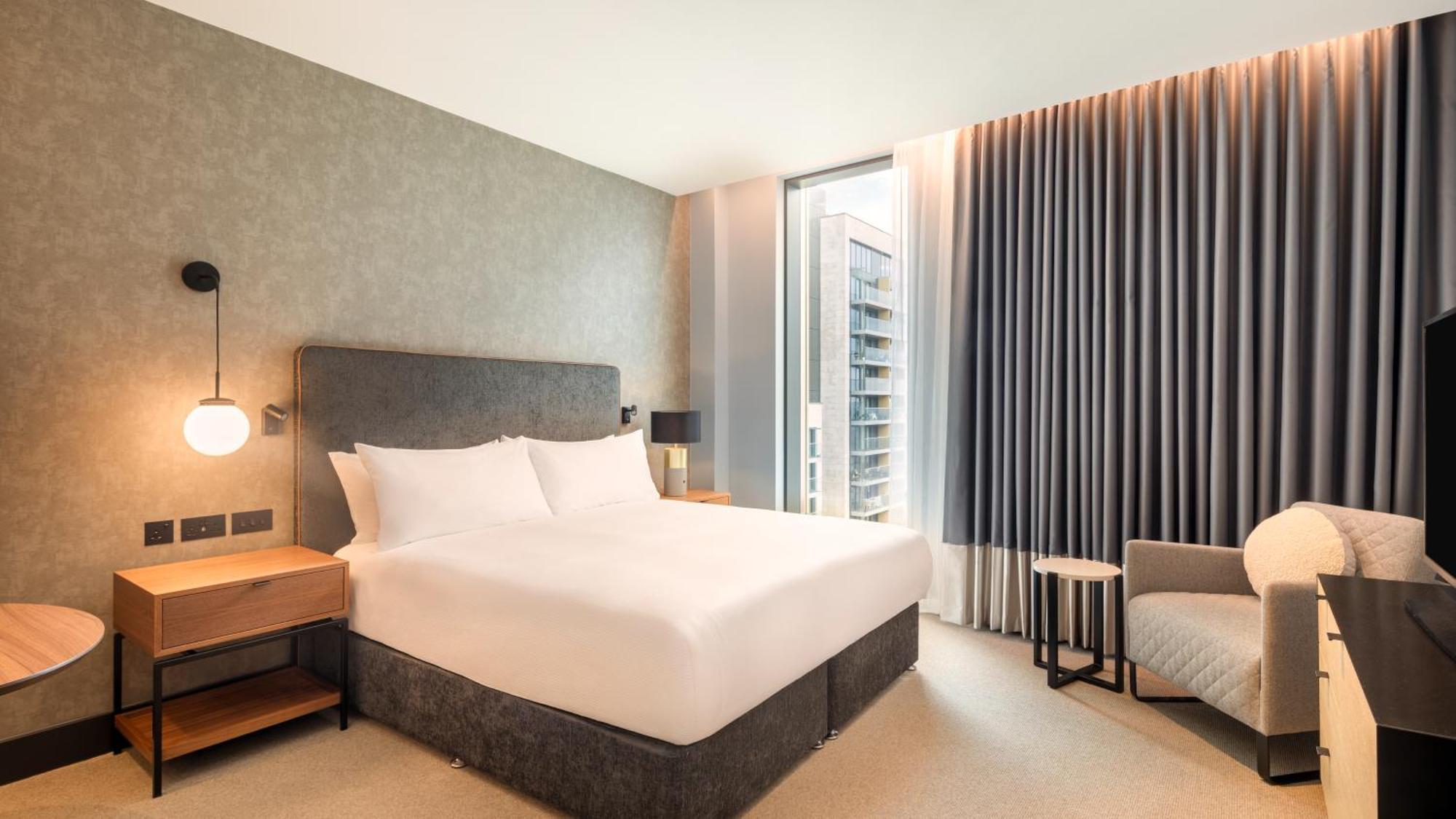 Hilton Woking Hotel Buitenkant foto