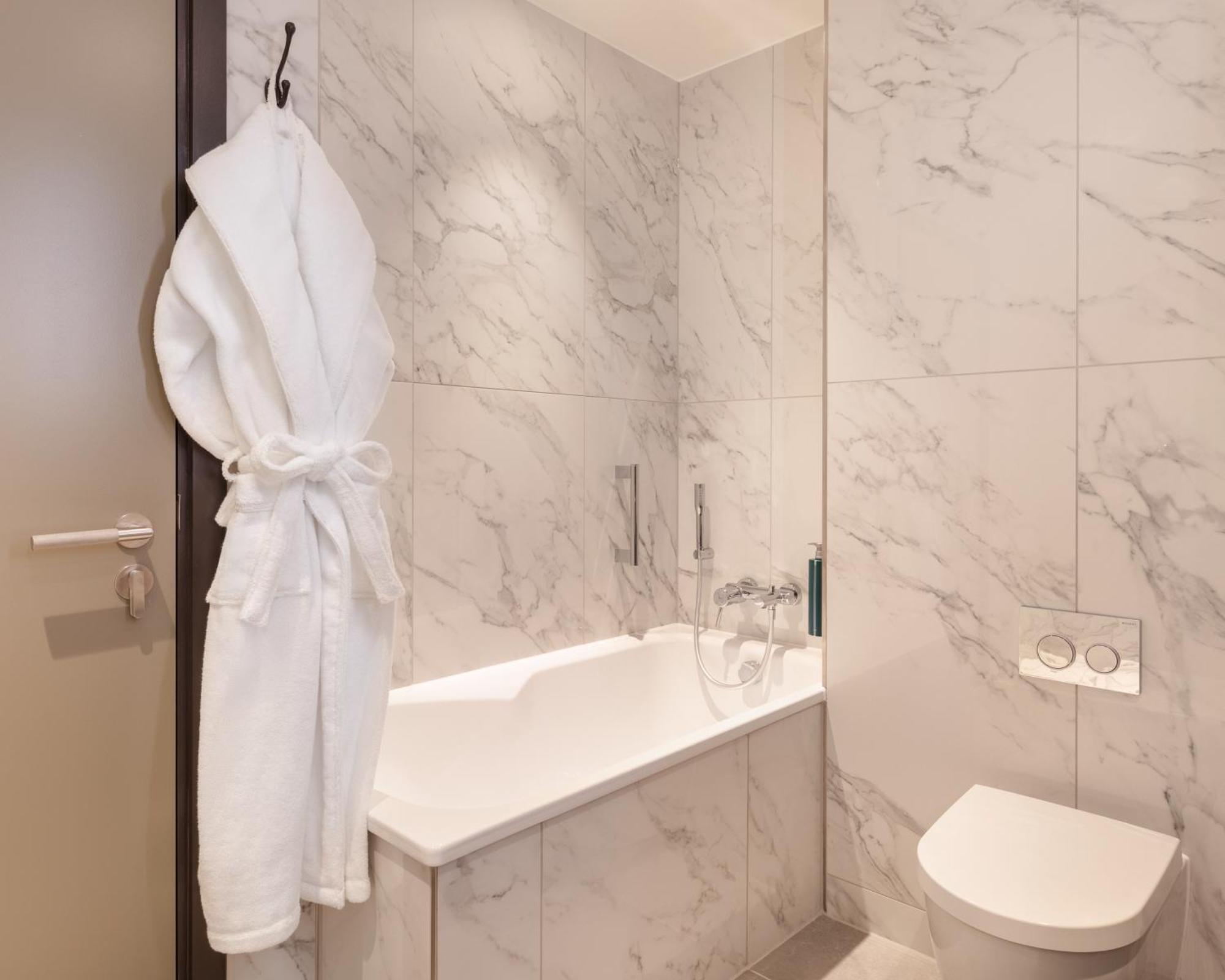 Hilton Woking Hotel Buitenkant foto