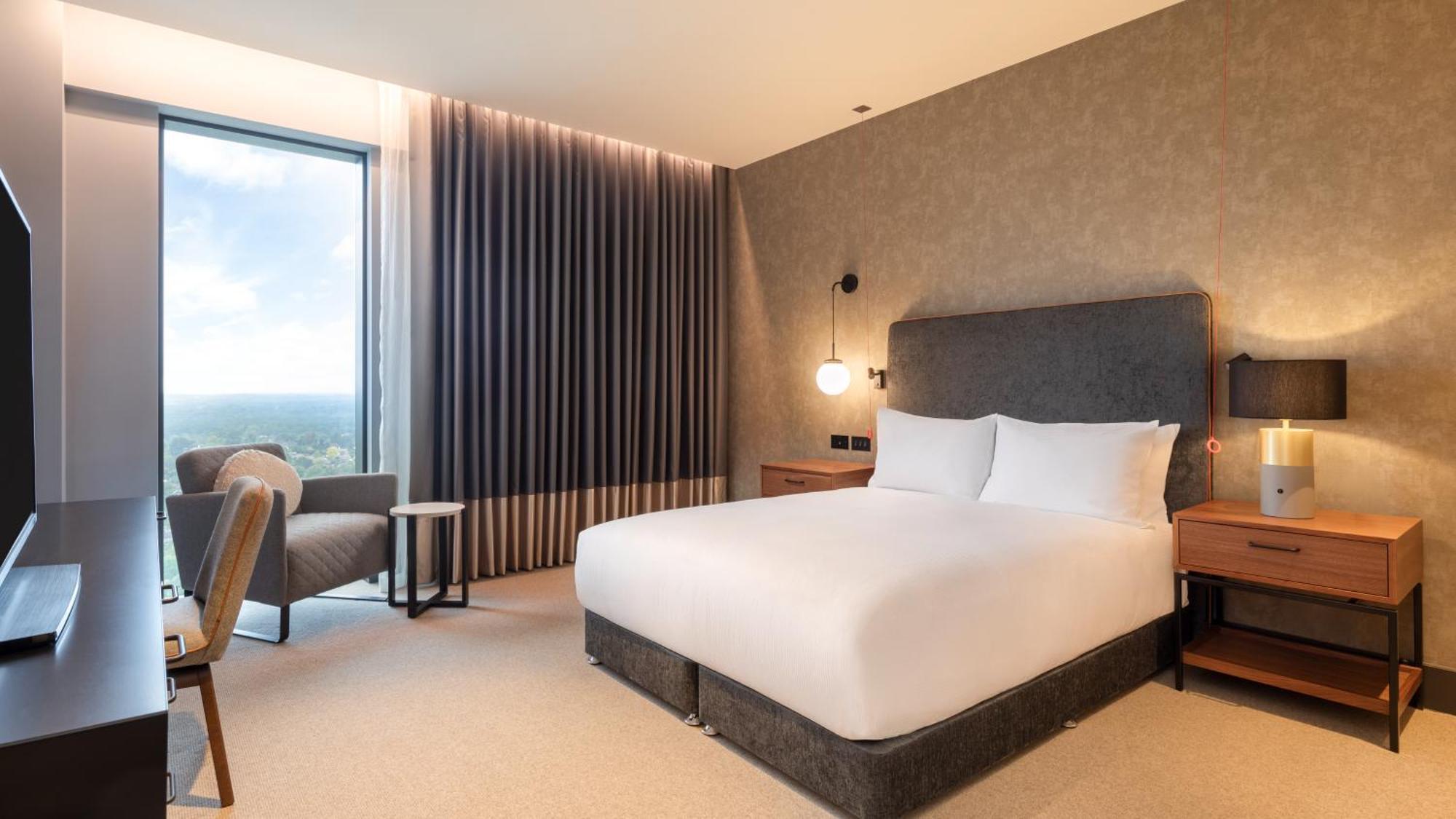 Hilton Woking Hotel Buitenkant foto
