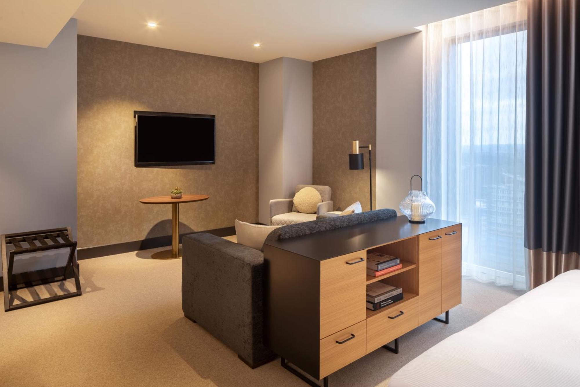 Hilton Woking Hotel Buitenkant foto