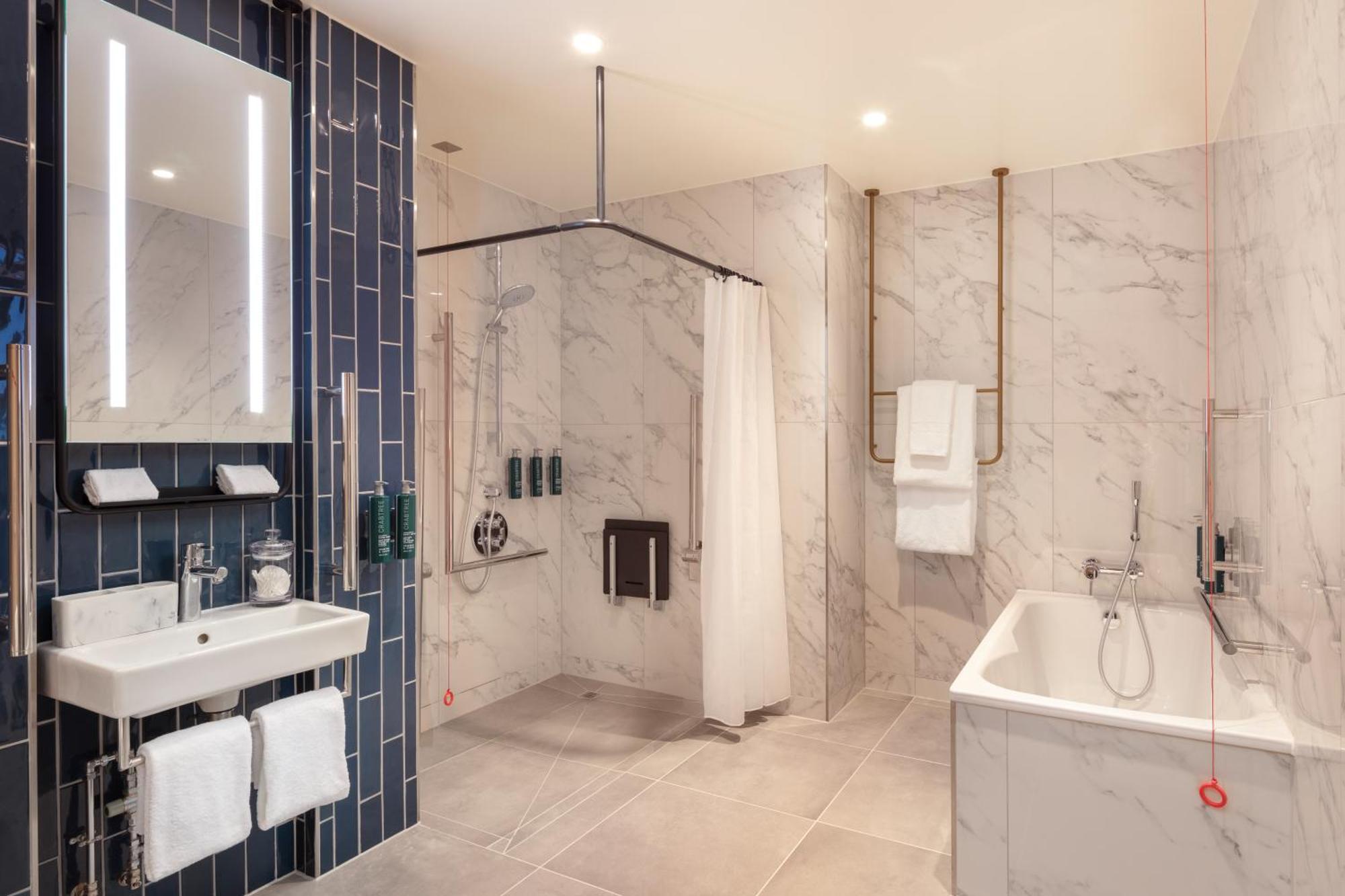 Hilton Woking Hotel Buitenkant foto