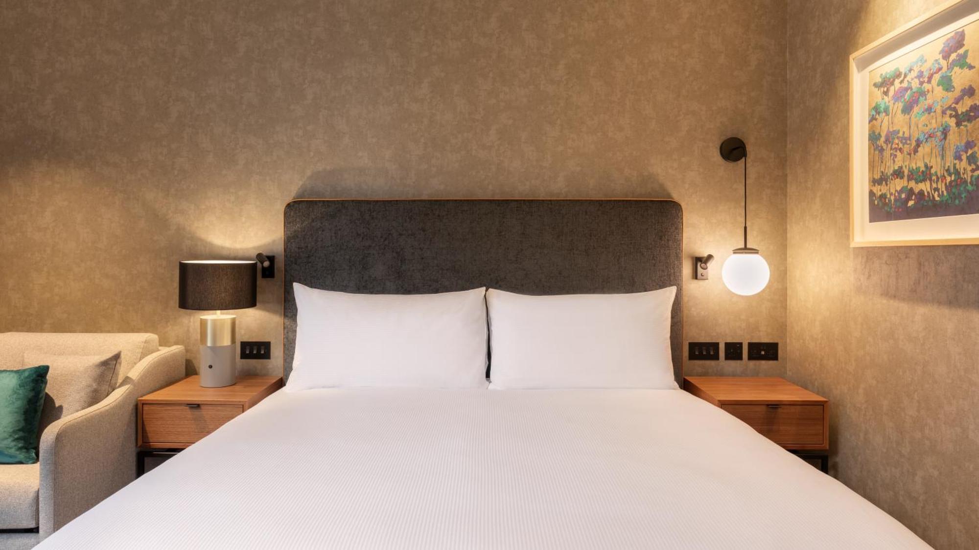 Hilton Woking Hotel Buitenkant foto