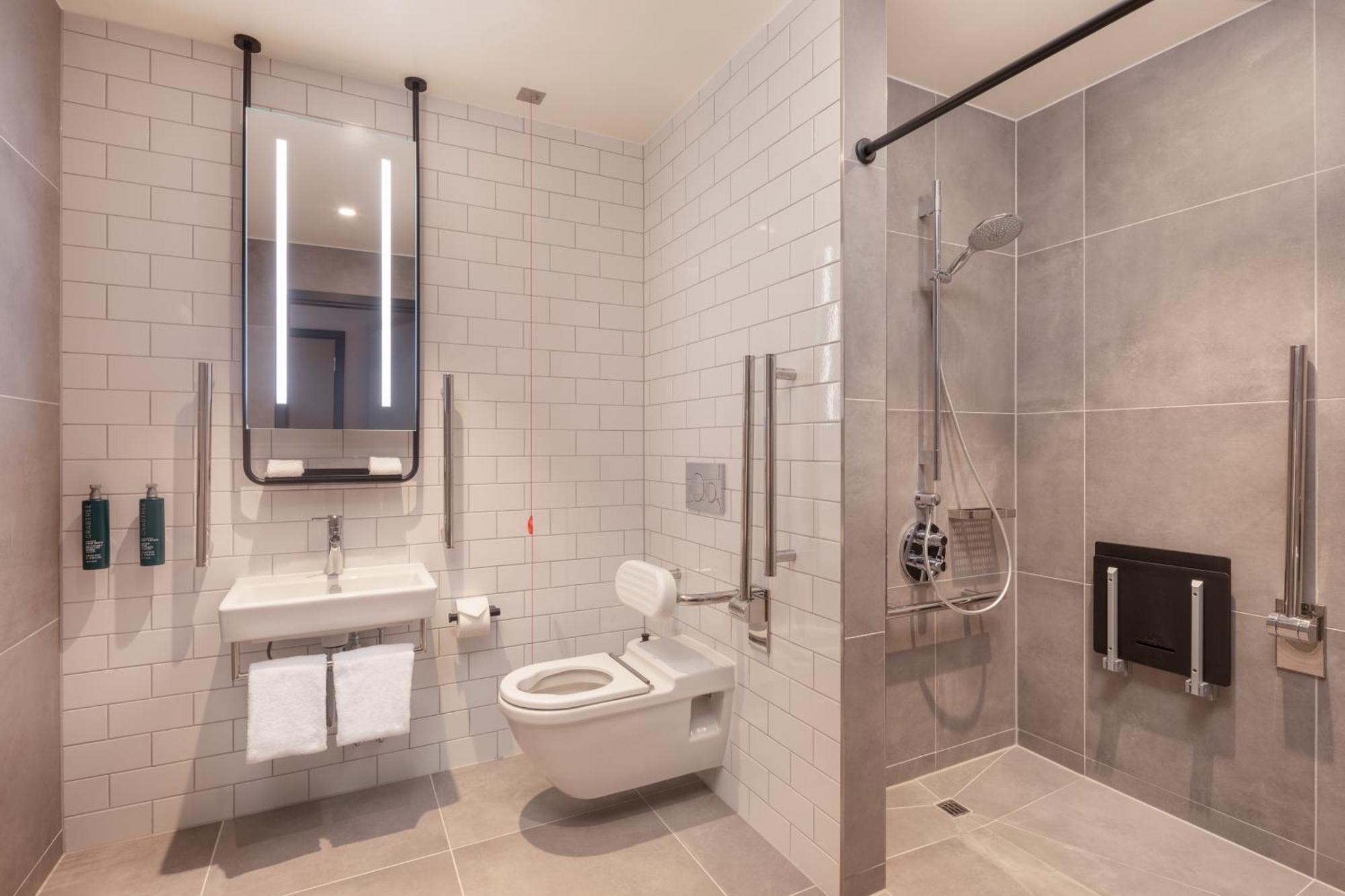Hilton Woking Hotel Buitenkant foto