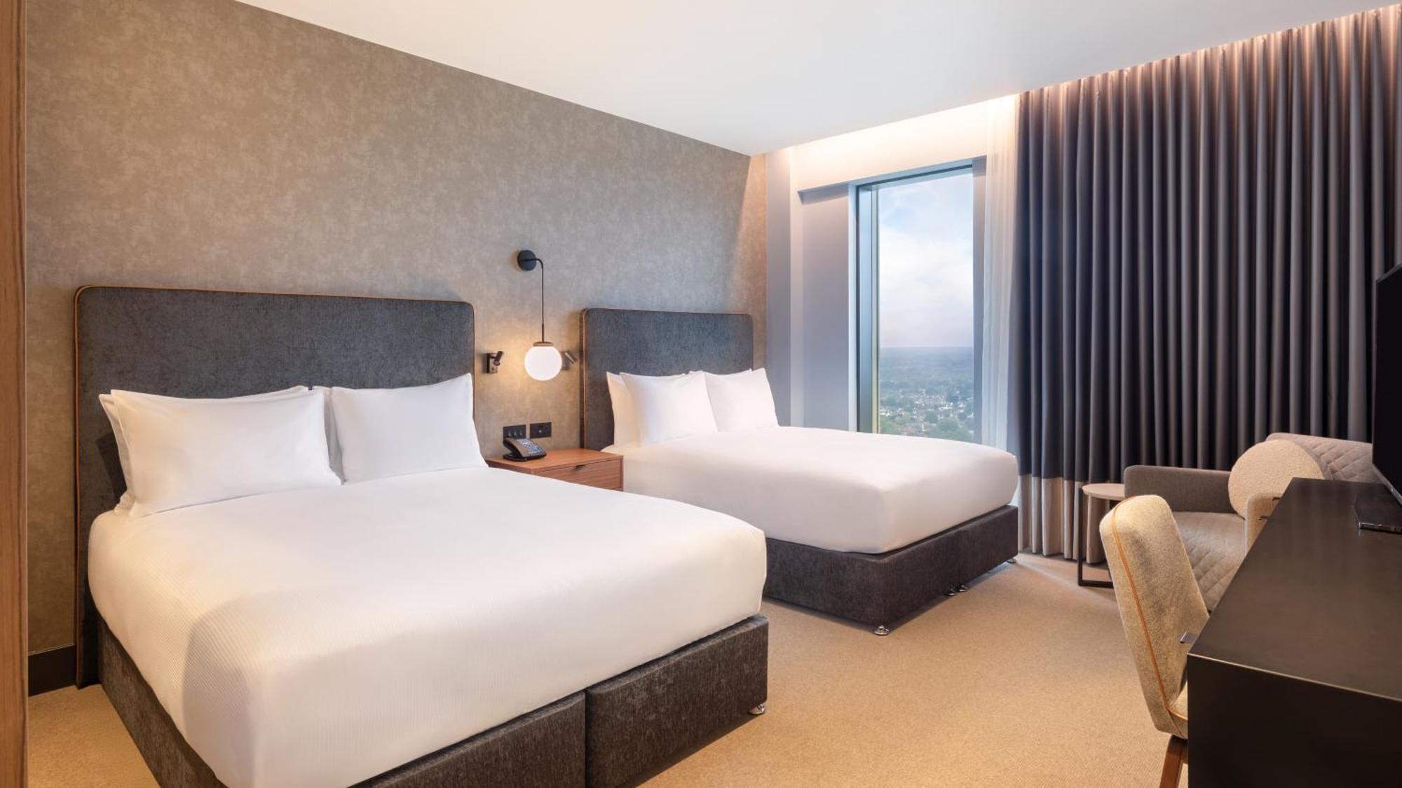 Hilton Woking Hotel Buitenkant foto