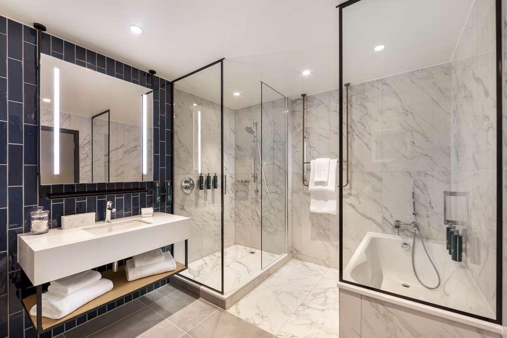 Hilton Woking Hotel Kamer foto