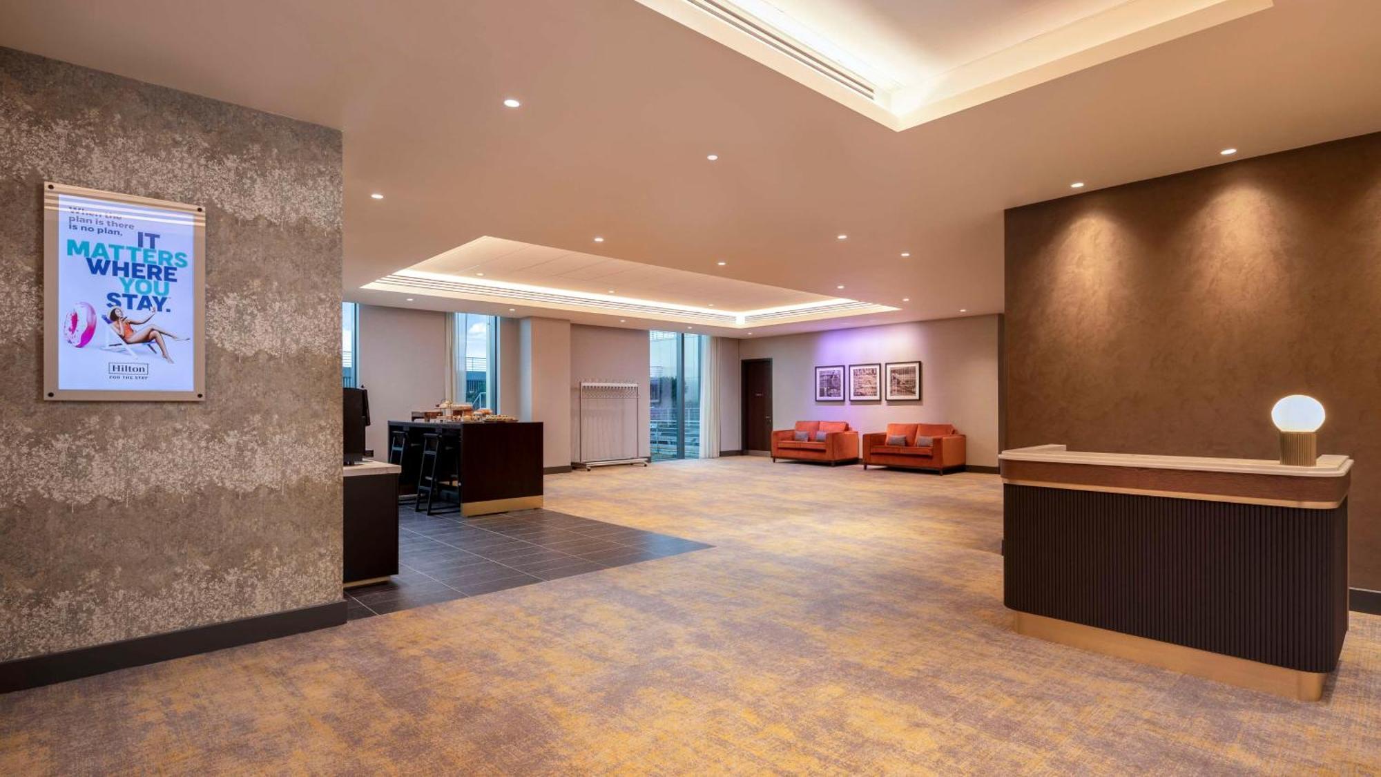 Hilton Woking Hotel Buitenkant foto