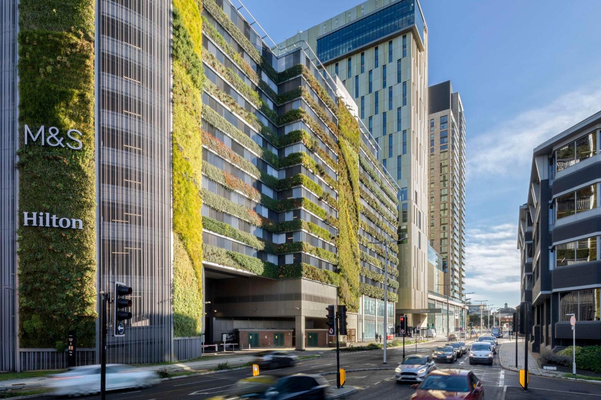 Hilton Woking Hotel Buitenkant foto